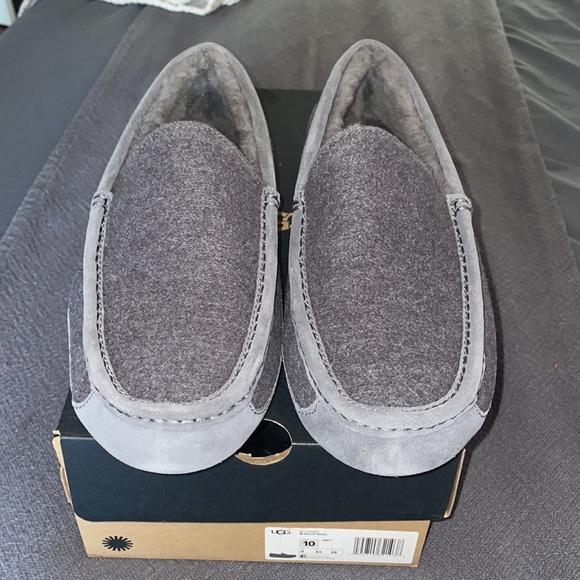 NWT Men’s Ugg slippers! - Picture 4 of 7